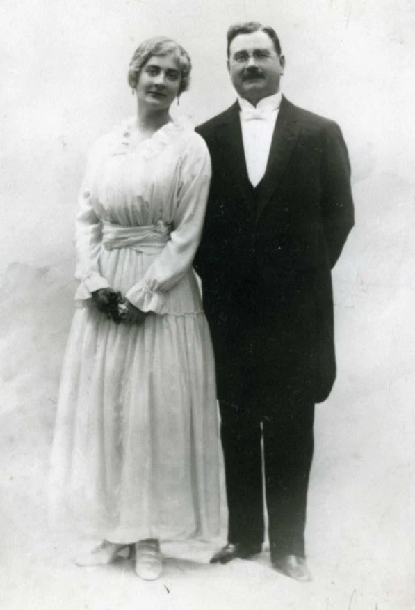 Vastavihitty pariskunta Fanny ja Niilo Helander vuonna 1915.